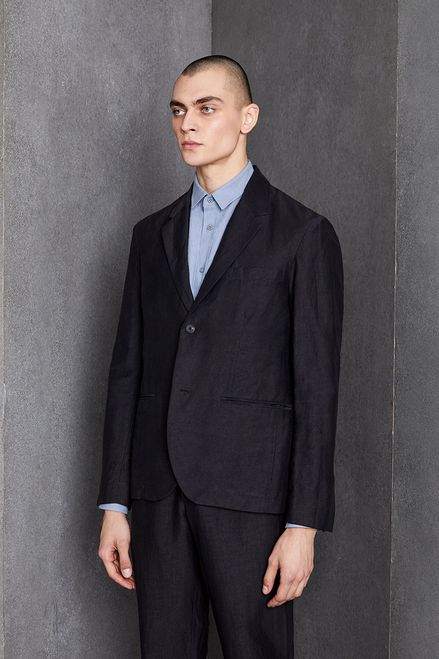 Outlier - Injected Linen Blazer (fit, angle)
