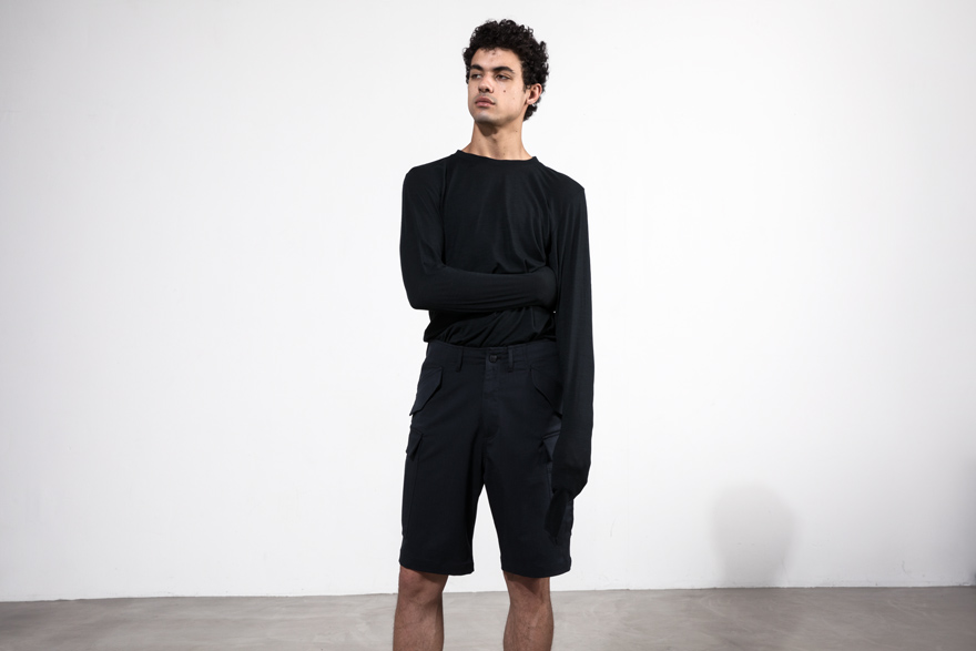 Outlier - Wool 6,6 Cargo Shorts (story, 1 arm crossed)